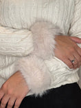 Charger l'image dans la galerie, FLUFFY Wrist Warmers Faux Fur one size | off-white