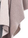 Bild in Galerie laden, VOLTERRA - Wollcape - taupe