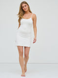 Bild in Galerie laden, CAPE Spaghettiträger-Kleid enganliegend - offwhite