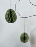 Bild in Galerie laden, Papier-Ei Honeycombs zum Hängen - Grün | 10 cm