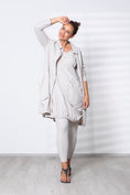 Bild in Galerie laden, ANASTASIA Jersey Longjacke mit Zwei-Wege-Reißverschluss – Sand
