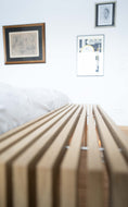 Bild in Galerie laden, Design Klassiker Bank aus Eichenlamellen - Breite 80cm