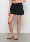 Bild in Galerie laden, PENNY Shorts TRAVEL - schwarz