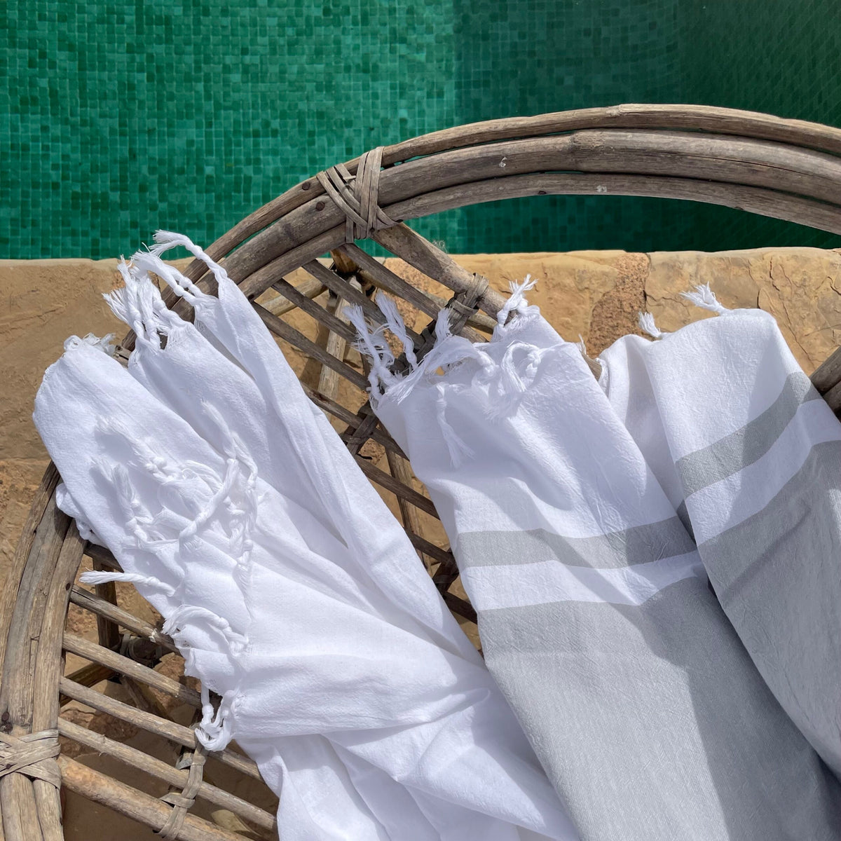 Foulard in cotone tinta unita con righe bianche a blocchi – pareo, asciugamano da spiaggia e sciarpa