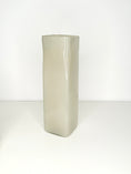 Bild in Galerie laden, SQUARE Vase - 10x10x35 cm - sand