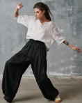 Bild in Galerie laden, MONTE CARLO - Tuck Pants - weite Leinenhose - EXTRA LANG