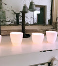 Bild in Galerie laden, Delicate Mood - Kerze im Porzellantässchen