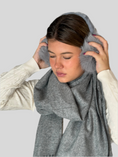 Bild in Galerie laden, Flauschige Ohrenwärmer Kunstfell | grau