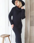 Bild in Galerie laden, schwarzes-strickkleid