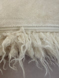 Carica immagine nella galleria, Reissverschluss des CURLY Kissenbezugs in Off-White