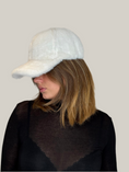 Bild in Galerie laden, fell cap offwhite