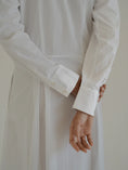 Bild in Galerie laden, Luciee Blusenkleid Callista – Maxikleid aus Bio-Baumwollpopeline in Weiß