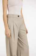 Bild in Galerie laden, YAYA Cargohose mit Bundfalten und weitem Bein L32