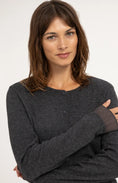 Charger l'image dans la galerie, Feinstrick-Strickjacke mit Knöpfen – Anthrazit