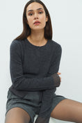 Charger l'image dans la galerie, Feinstrick-Strickjacke mit Knöpfen – Anthrazit