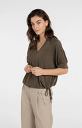Bild in Galerie laden, YAYA Jersey-Oberteil mit Zierfalten und V-Ausschnitt – Military Green