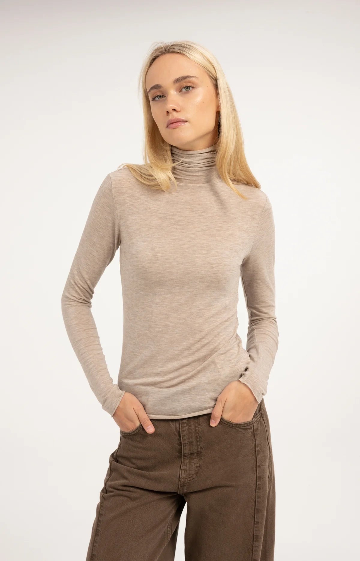 Rollkragenshirt aus Jersey – Beige meliert