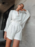 Bild in Galerie laden, STELLA Leinen Shorts