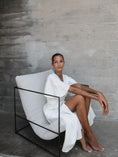 Bild in Galerie laden, DHALIA Wickelkleid aus reinem Leinen