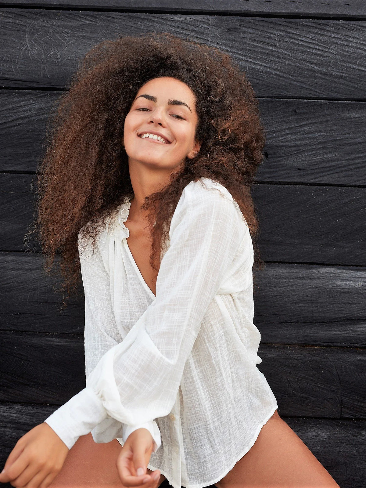 Bluse Daphne – Strukturierte Baumwollbluse mit Rüschenkragen in Ecru | Luciee