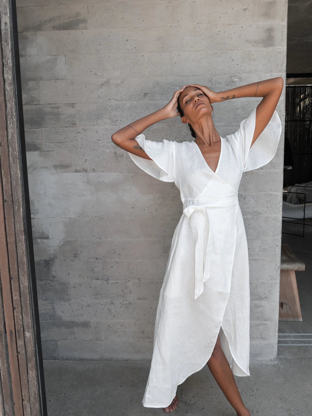 Robe Luciee Dhalia – Robe portefeuille cintrée en lin naturel
