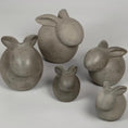 Bild in Galerie laden, Hase aus Beton