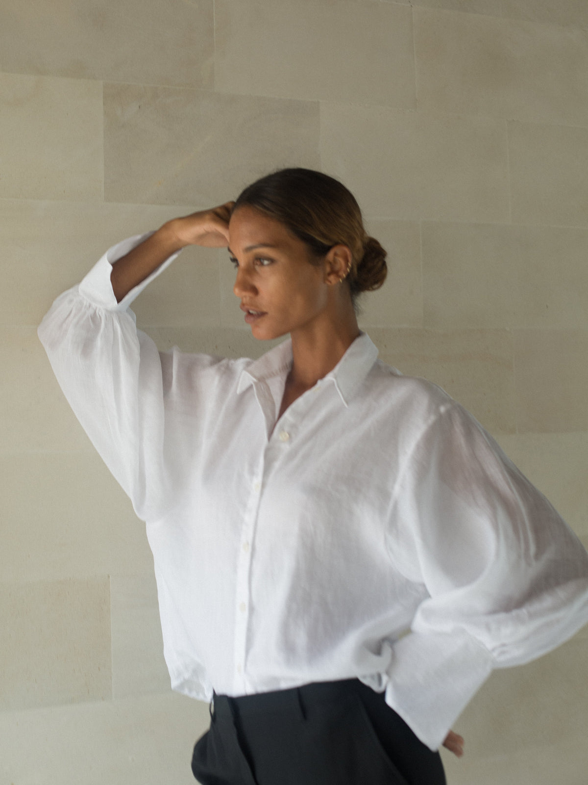 Blusa Luciee Eloise – blusa in ramia con maniche a palloncino bianca