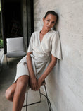 Bild in Galerie laden, Wickelkleid Leinen