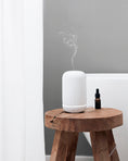 Charger l'image dans la visionneuse de la galerie, Diffuseur d'arômes Meraki Moments VITALBA – Céramique blanche