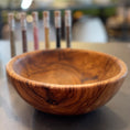 Bild in Galerie laden, Salatschüssel Olivenholz 26cm Durchmesser