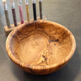 Bild in Galerie laden, Salatschüssel Olivenholz 26cm Durchmesser
