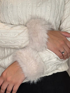 Pulswärmer aus Kunstfell – Off-White