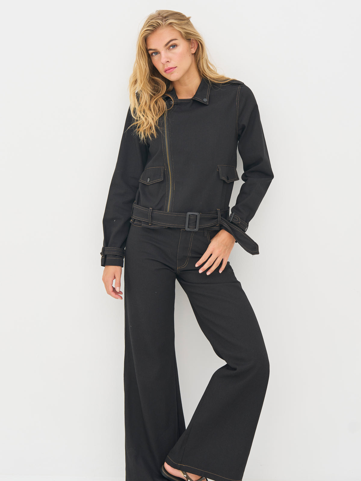 BEATE Wide-Leg-Jeans – Schwarz | NÜ Denmark