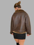 Bild in Galerie laden, BEAR Kunstleder-Fell Jacke braun
