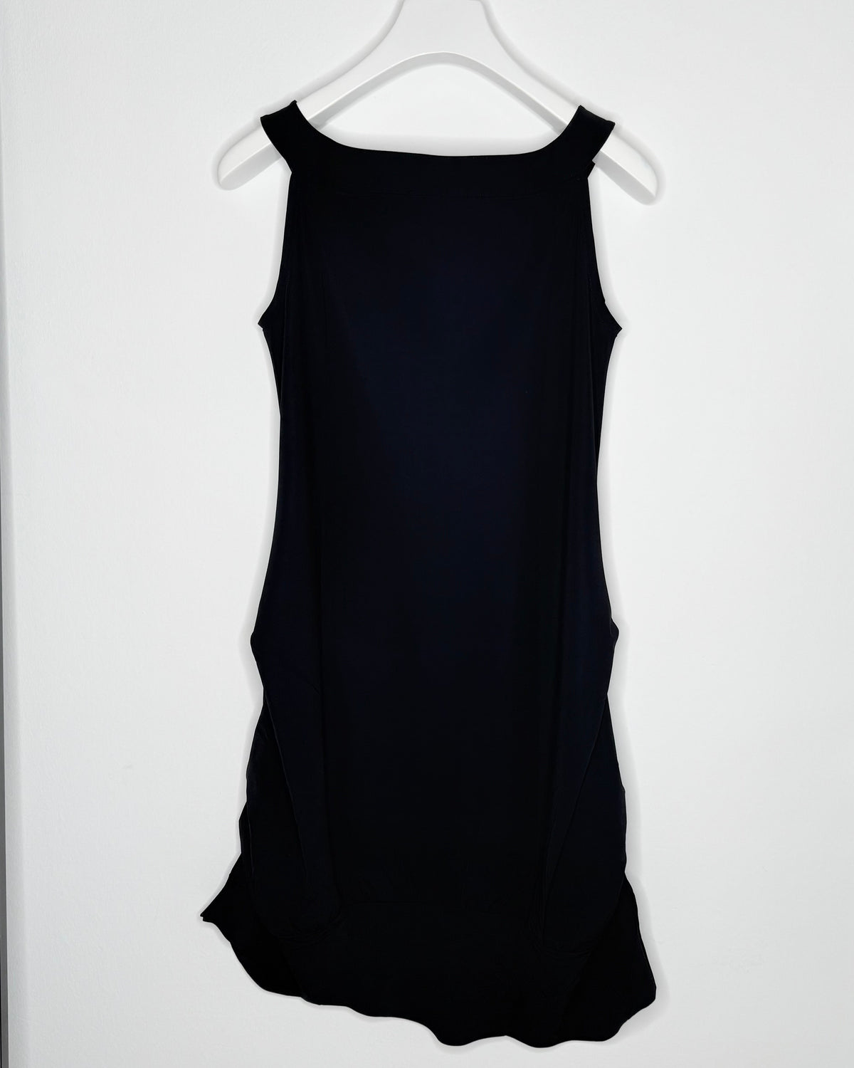 KALLIOPE Midikleid mit Raffung – Schwarz