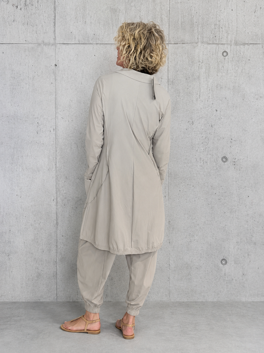 ANASTASIA Jersey Longjacke mit Zwei-Wege-Reißverschluss – Sand