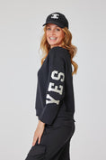 Bild in Galerie laden, YES Sweatshirt schwarz
