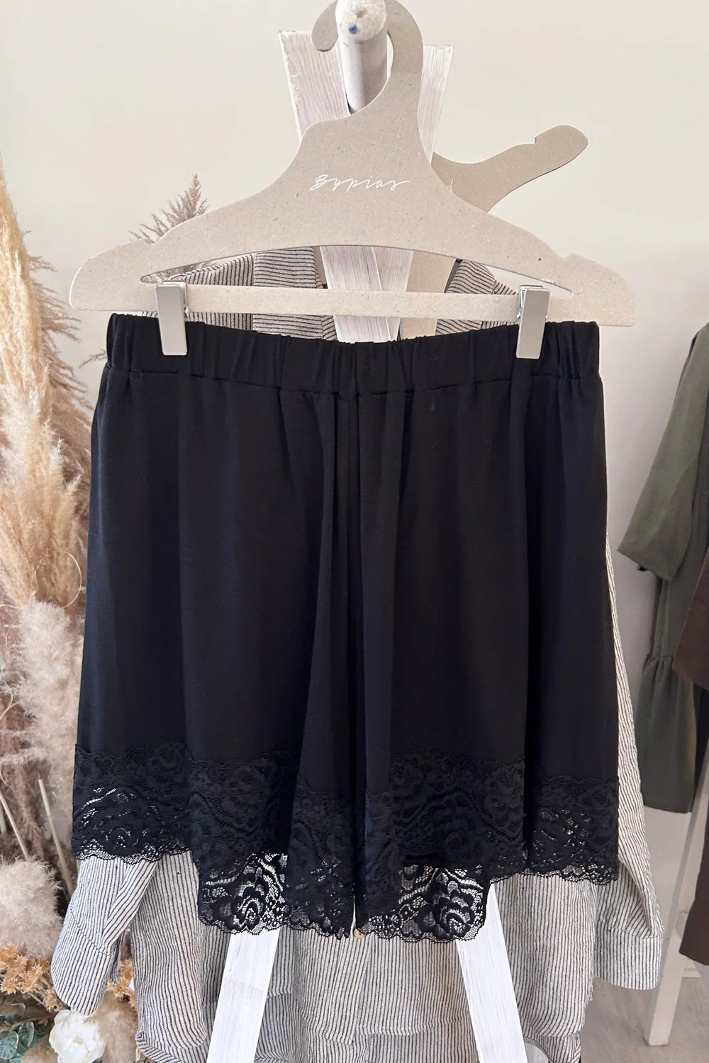 Bamboo Lace Shorts schwarz