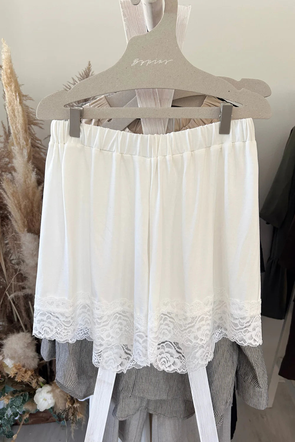 Bamboo Lace Shorts - weiß