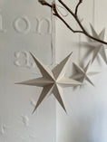 Bild in Galerie laden, Papiersterne im Set 2 Stück | warmes grau

