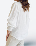 Bild in Galerie laden, ILEANA - Leinenbluse weiß
