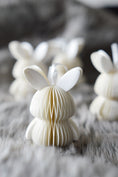 Bild in Galerie laden, Papier-Hase Honeycomb zum Hängen | 7 cm - Weiß
