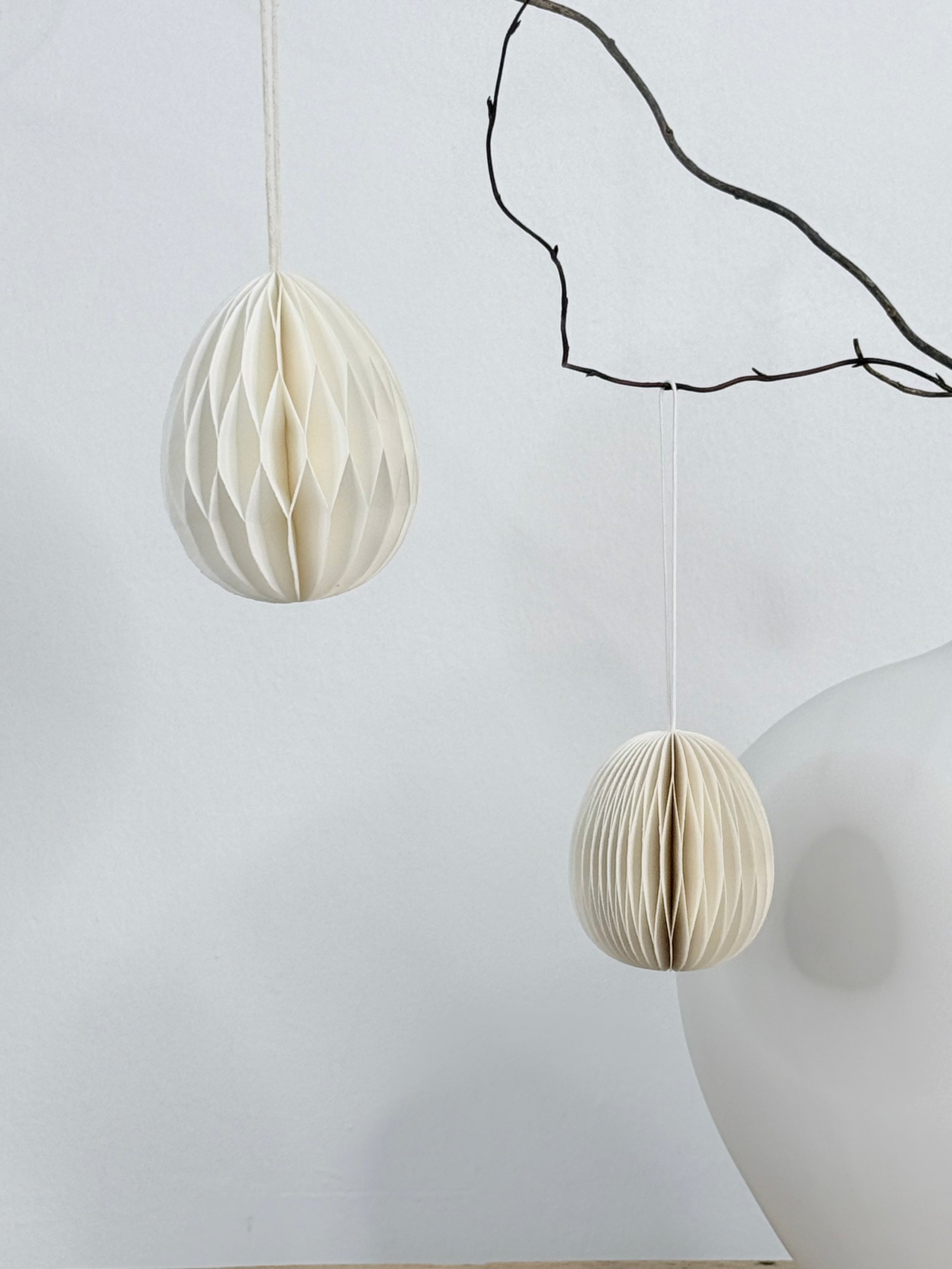 Papier-Ei Honeycombs zum Hängen - weiß | 10 cm