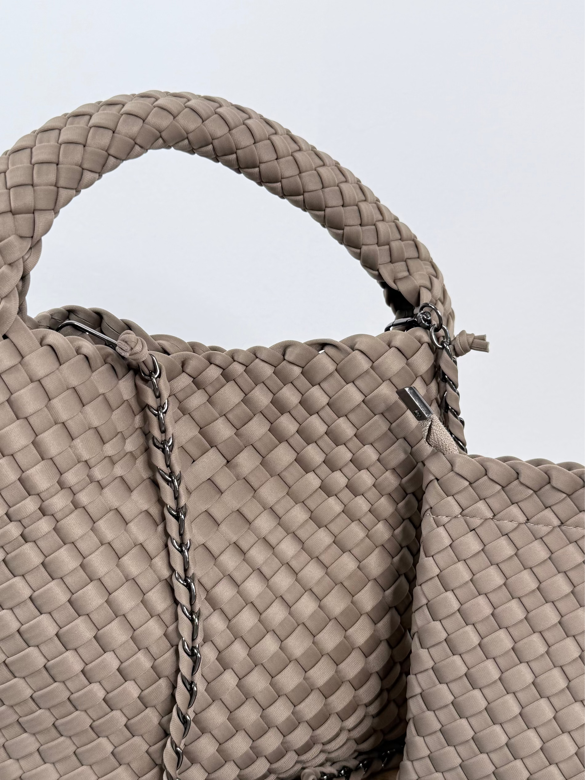 Neopren kleine Handtasche mit Schulterriemen - Taupe