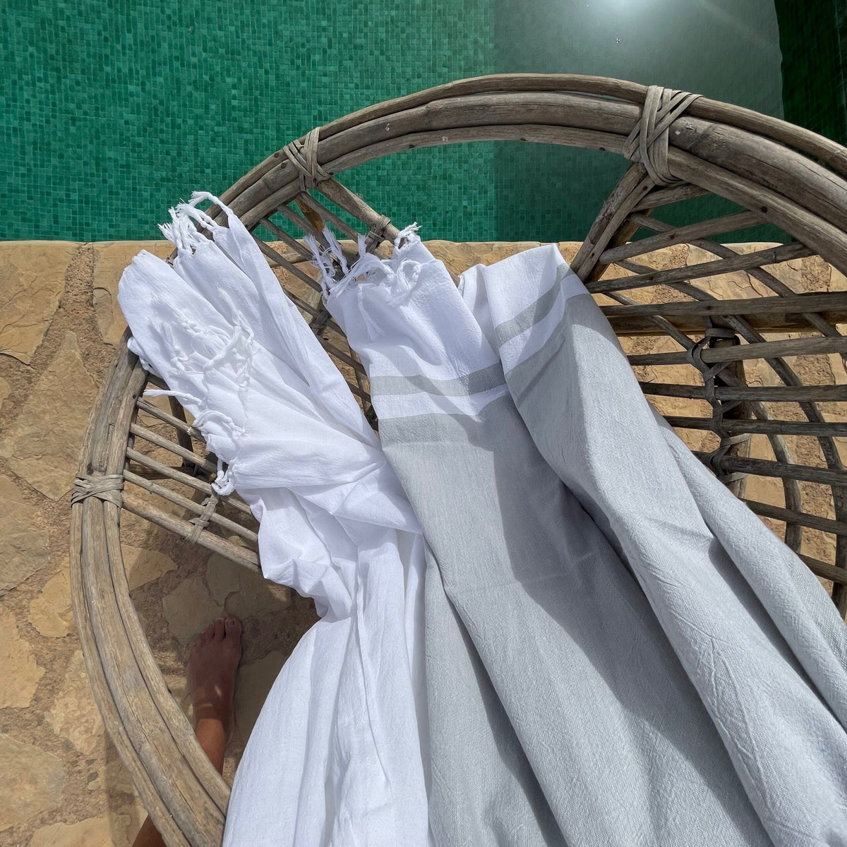 Foulard in cotone tinta unita con righe bianche a blocchi – pareo, asciugamano da spiaggia e sciarpa