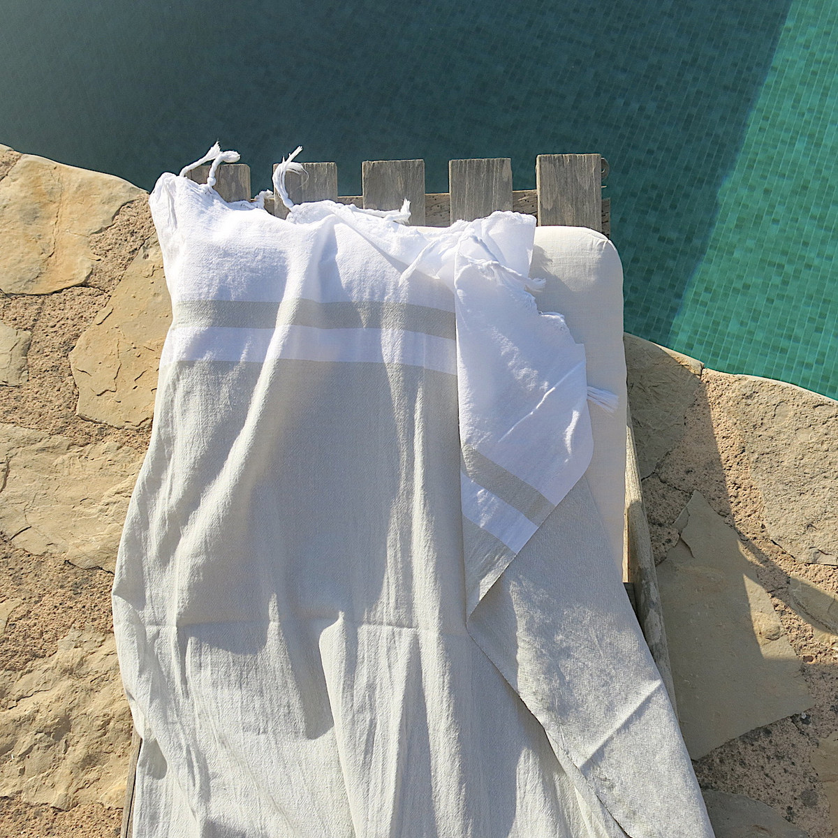 Foulard in cotone tinta unita con righe bianche a blocchi – pareo, asciugamano da spiaggia e sciarpa