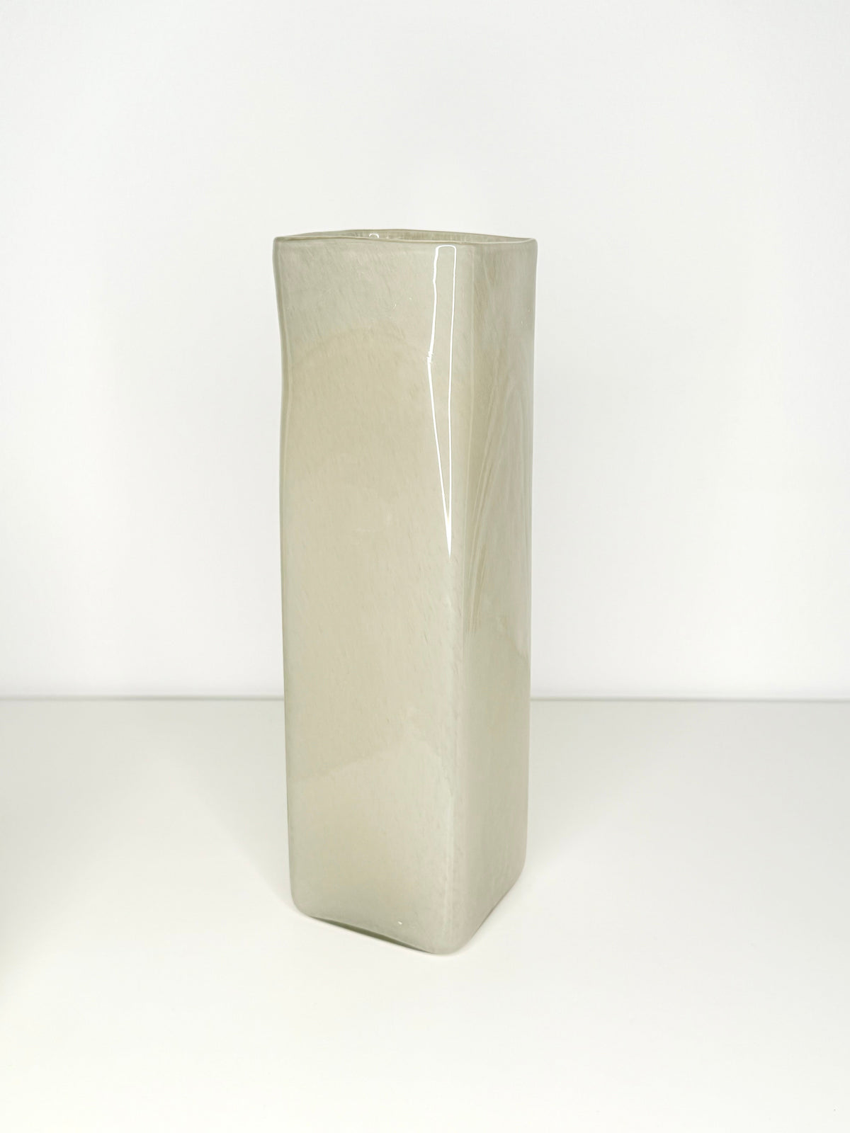 Hohe Glasvase Sandgrau – dickwandige Vase für Zweige & Blumen – Ein Stück vom Glück