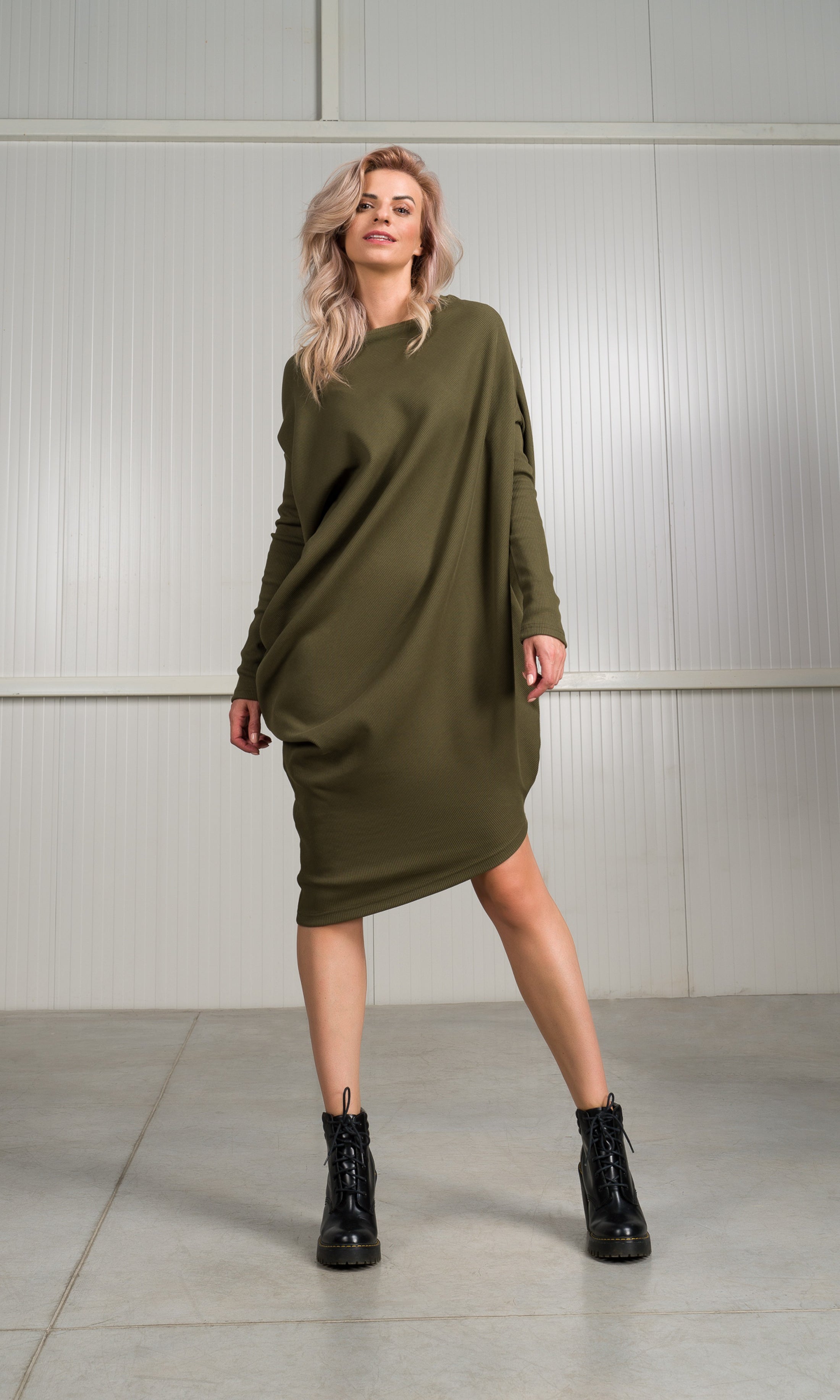 BERLIN - asymmetrisches Kleid in Rippstrick aus Baumwolle