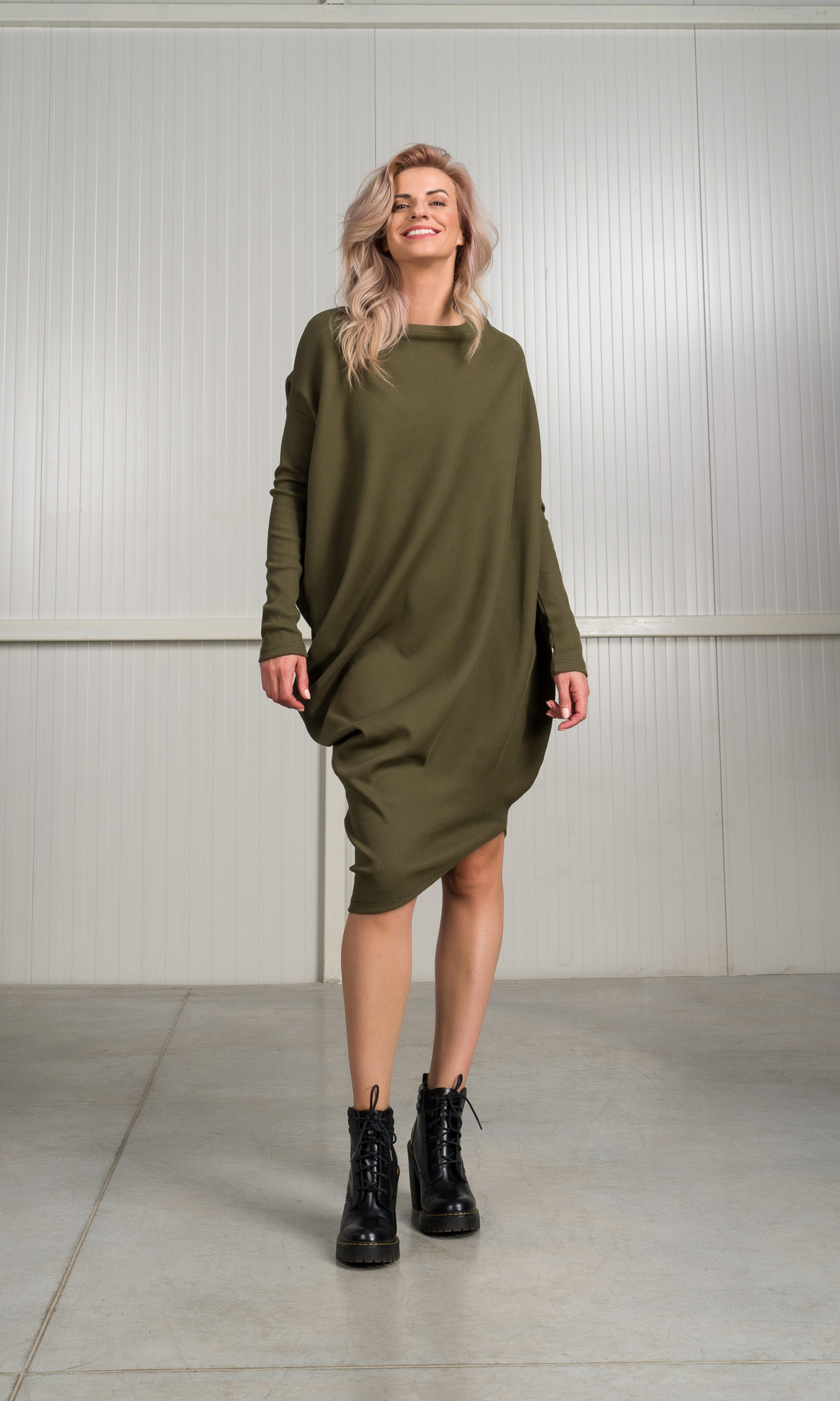 BERLIN - asymmetrisches Kleid in Rippstrick aus Baumwolle