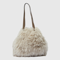 Bild in Galerie-Betrachter laden, MERIA - angesagter Furry Bag im Bucket Bag Style -  Kunstfell
